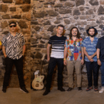 LOS SEBOSOS POSTIZOS TOCA “A TÁBUA DE ESMERALDA” NO CIRCO VOADOR - RJ