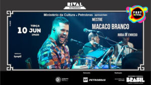 MESTRE MACACO BRANCO COM SUA RODA DE ENREDO NO TEATRO RIVAL PETROBRAS