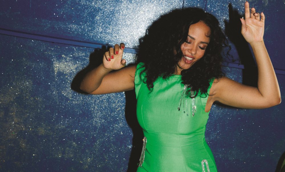 Mayra Andrade apresenta turnê “ReEncanto” no Vivo Rio