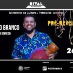 MESTRE MACACO BRANCO COMANDA A RODA DE ENREDO NO TEATRO RIVAL PETROBRAS