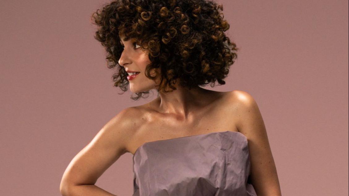 Cristina Clara se apresenta no Manouche em show intimista no Rio de Janeiro