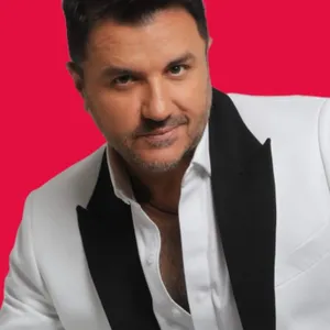 Maurício Manieri canta grandes sucessos no Vivo Rio