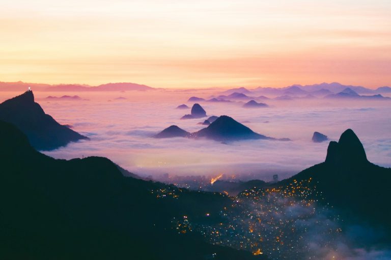 Discover 30 secret and little-known places in Rio de Janeiro, with up-to-date museums, gardens, palaces, viewpoints and free tours.